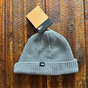 The North Face Men’s Light Gray Rib Knit Cuffed Fisherman Beanie
